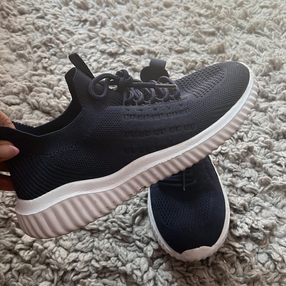 Lightweight woman’s walking sneakers. Size 7 Navy blue. Used great condition. - Picture 4 of 4